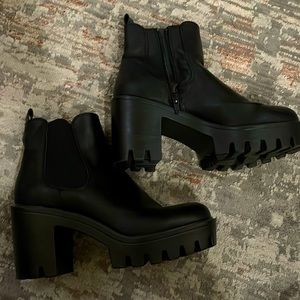 Black lug style platform boots